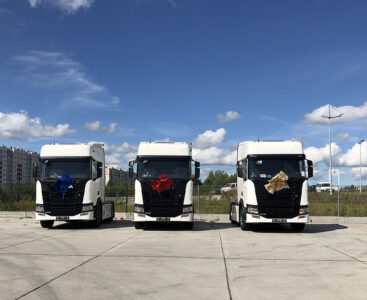 Отгрузка трех новых тягачей Scania